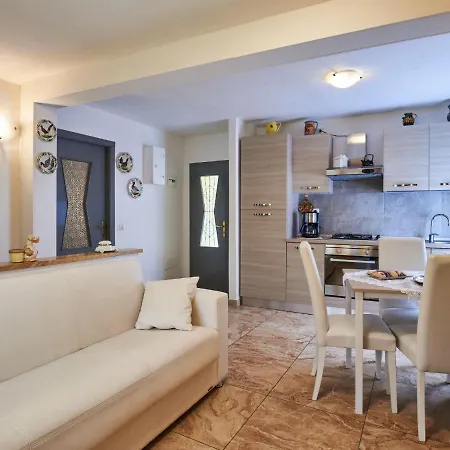 Apartament Casa Del Pergulin - Lmz325 By Interhome *