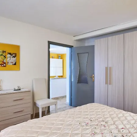 Casa Del Pergulin - Lmz325 By Interhome Apartament *